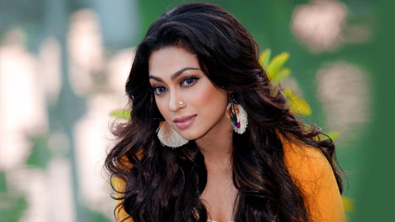 স্বামী-সন্তান নিয়ে কোথায় আছেন পপি? স্বামী-সন্তান নিয়ে কোথায় আছেন পপি?