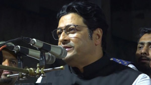 মা এখনও সরকারি চাকরি করতে বলেন: ফেরদৌস