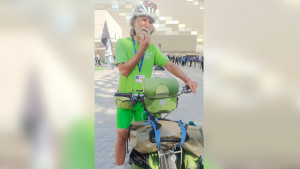 ২২২ দিন সাইকেল চালিয়ে জলবায়ু সম্মেলনে জার্মানির মাইকেল