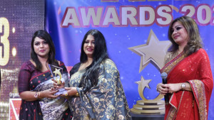 যুক্তরাষ্ট্রে পুরস্কৃত রেজওয়ানা এলভিস