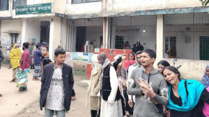 নিয়ন্ত্রণ হারিয়ে খালে পড়ে অটোচালক নিহত