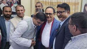 ‘দোয়া’ নিতে ফিরোজ রশীদের বাসায় সাঈদ খোকন
