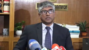 পেঁয়াজের দাম বাড়ানো ব্যবসায়ীদের দায়িত্বশীল আচরণ নয়: বাণিজ্য সচিব