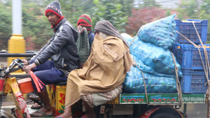 গুঁড়ি গুঁড়ি বৃষ্টিতে শীত বাড়ছে রাজশাহীতে