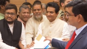 ফরিদপুর-৩ আসনে মনোনয়নপত্র জমা দিলেন এ. কে. আজাদ