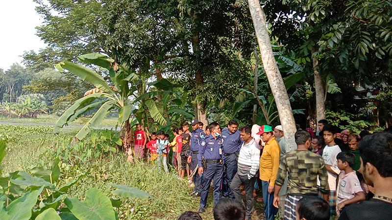 অজ্ঞাত নারীর মরদেহ মিলল বিলে অজ্ঞাত নারীর মরদেহ মিলল বিলে