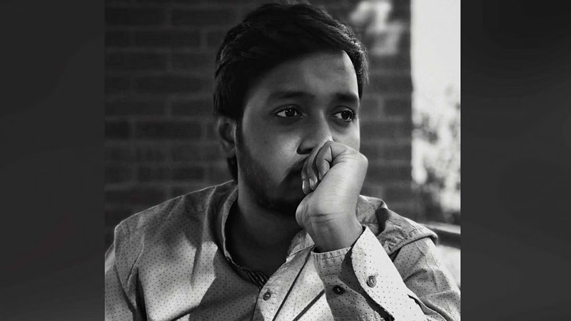রেললাইনে কানে ইয়ারফোন, প্রাণ গেল এনজিও কর্মকর্তার রেললাইনে কানে ইয়ারফোন, প্রাণ গেল এনজিও কর্মকর্তার