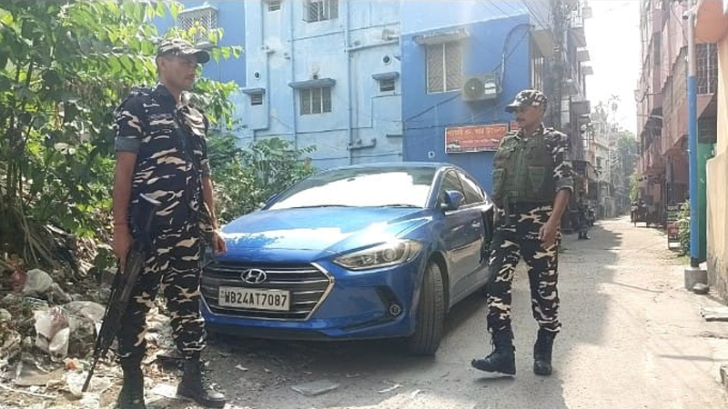 মানব পাচারকারীদের সন্ধানে ভারতে একযোগে তল্লাশি, ১০ বাংলাদেশি আটক মানব পাচারকারীদের সন্ধানে ভারতে একযোগে তল্লাশি, ১০ বাংলাদেশি আটক