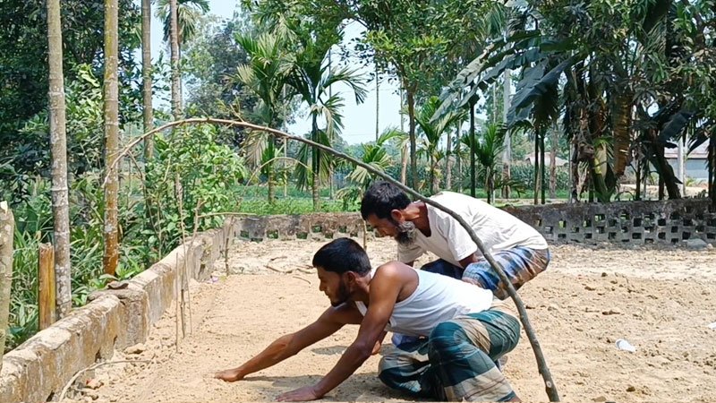 কবরস্থান পরিষ্কার করেছিল দুই বন্ধু, পরদিনই তাদের দাফন কবরস্থান পরিষ্কার করেছিল দুই বন্ধু, পরদিনই তাদের দাফন