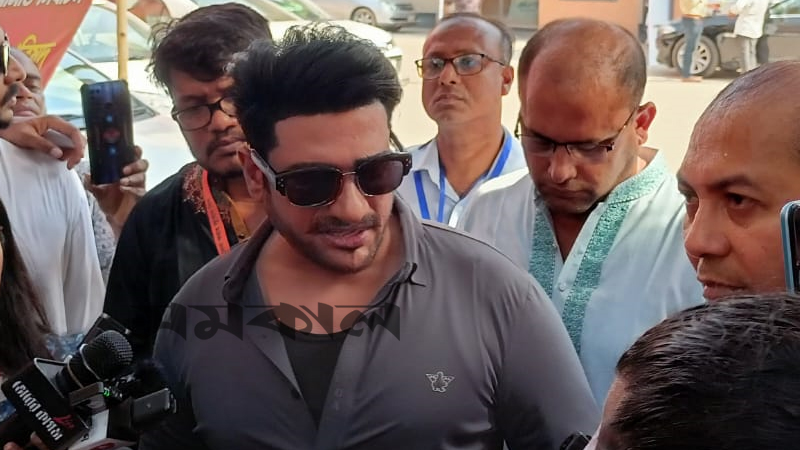ভোট দিতে এসে অনন্ত জলিল বললেন, আমি এতো বড় মানুষ না ভোট দিতে এসে অনন্ত জলিল বললেন, আমি এতো বড় মানুষ না