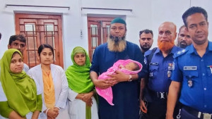 মসজিদের অজুখানা থেকে ভেসে এলো নবজাতকের কান্না
