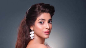 চোখের সামনে গোলাগুলি, বুক ধড়ফড় করছিল নায়িকার