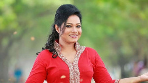 ৮ বছর পর দুবাই যাচ্ছেন ডলি সায়ন্তনী