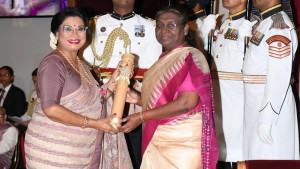 পদ্মশ্রী পদক গ্রহণ করলেন রেজওয়ানা চৌধুরী বন্যা