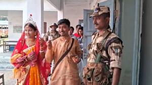 বিয়ের পিঁড়ি থেকে ভোটকেন্দ্রে বর-কনে