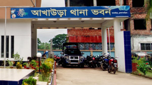 সড়কে চাঁদা তোলায় প্রতিবাদ, শ্রমিক লীগ নেতার হাতে বীর মুক্তিযোদ্ধা লাঞ্ছিত