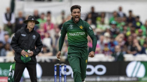 অবসর ভেঙে পাকিস্তান দলে ফিরলেন আমির