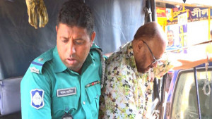 আত্মসমর্পণের পর খুলনার অ্যাজাক্স জুট মিলের চেয়ারম্যান কারাগারে