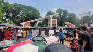 দুই শিক্ষার্থী নিহতের প্রতিবাদে আজও উত্তাল চুয়েট, বাসচালক গ্রেপ্তার