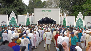 জাতীয় ঈদগাহ ময়দানে জড়ো হচ্ছেন মুসল্লিরা