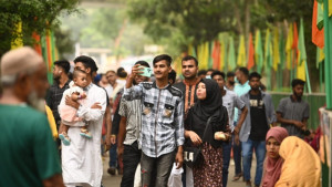 ঈদের পরদিন বিনোদন কেন্দ্রে প্রচণ্ড ভিড়