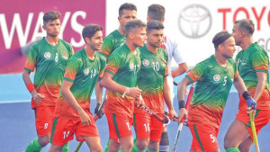 পারিশ্রমিকের জন্য ম্যাচ বয়কট কোচ-অধিনায়কের!