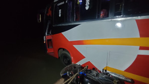ফেরিতে বাসের ধাক্কায় ৪ মোটরসাইকেল নদীতে, নিখোঁজ ২
