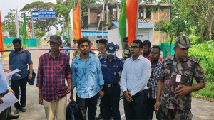 মেলায় ঘুরতে গিয়ে ভারতে গ্রেপ্তার ১০ জন দেশে এল