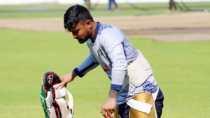 চট্টগ্রামের গরমে সেন্টারে ব্যাটিং ঝড়