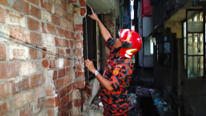 নিকুঞ্জে আবাসিক ভবনে বিস্ফোরণ 