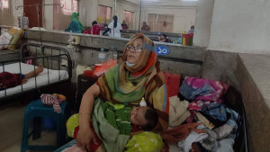 চিকিৎসক, স্বাস্থ্যকর্মীর অভাবে ভুগছে রোগীরা