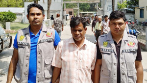 স্বাস্থ্যমন্ত্রীকে বদলির আদেশ দিয়ে গ্রেপ্তার ‘ভুয়া রাষ্ট্রপতি’ 