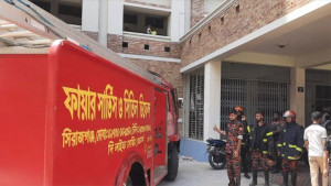 সিরাজগঞ্জ চিফ জুডিশিয়াল ম্যাজিস্ট্রেট আদালতে আগুন