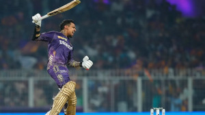 নারিনের প্রথম সেঞ্চুরি, বড় রান কেকেআরের 