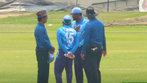 আবাহনীর নাঈমকে আউট দেননি আম্পায়ার, ক্ষুব্ধ তামিমরা 