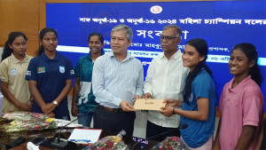 সাফজয়ী খেলোয়াড়দের সম্মাননা