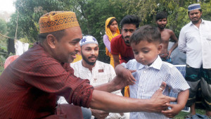 হঠাৎ নতুন পোশাক পেয়ে বাপ্পীদের উচ্ছ্বাস