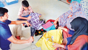 পোশাকের ভাঁজে অনাবিল সুখ