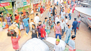 ঈদযাত্রায় সদরঘাটে এবারও যাত্রীখরা