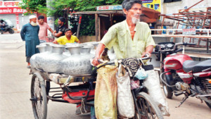 খুলনায় নলকূপ পাম্পে পানি নেই, হাহাকার