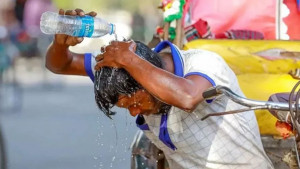 সারাদেশে হিট অ্যালার্ট, দুর্যোগ হিসেবে চিহ্নিতের তাগিদ