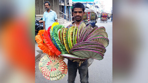 কদর বেড়েছে হাতপাখার 