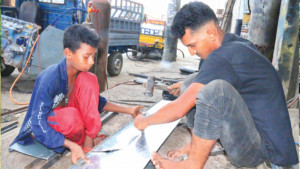 প্রাতিষ্ঠানিক  কলকারখানায় শিশুশ্রম নেই