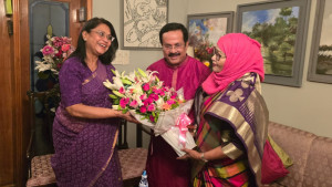 পদ্মশ্রী পদক পাওয়ায় শুভেচ্ছা জানাতে বন্যার বাসায় সস্ত্রীক নানক