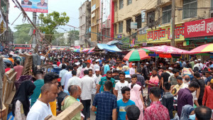 বছরের পর বছর ওদের হাতেই চাঁদার নাটাই