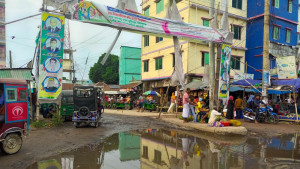 জলাবদ্ধ সড়কে মৃত্যুফাঁদ