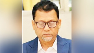 চট্টগ্রামে মৃত্যুর সঙ্গে লড়ছেন প্রবীণ চিকিৎসক