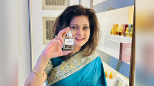 দেশি ফুলের নির্যাসে তৈরি সুগন্ধি সুবাস ছড়াচ্ছে বিদেশেও