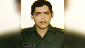 ফেসবুক লাইভে এসে অস্ত্রাগার দেখানোয় চাকরি গেল এসপির