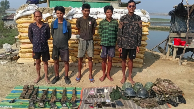 টেকনাফ সীমান্তে আশ্রয় নিলেন মিয়ানমারের আরও ৯ বিজিপি টেকনাফ সীমান্তে আশ্রয় নিলেন মিয়ানমারের আরও ৯ বিজিপি
